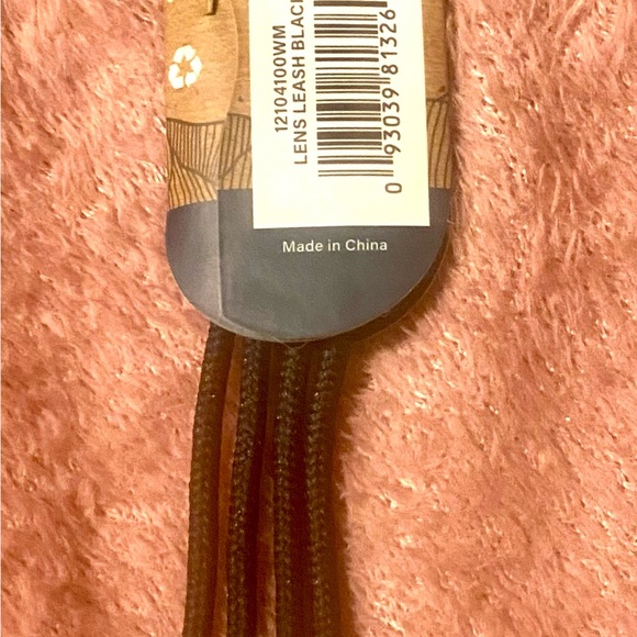 Black Eyewear Retainer - Picture 2 of 2